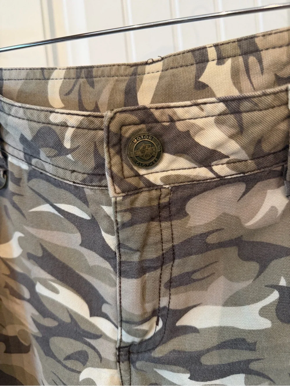 Harley-Davidson Tan Gray Green Camo Cargo Capri Pants Size 2